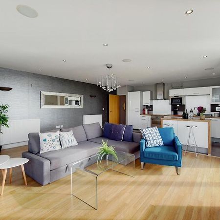 Deluxe Three Bedroom Apartment By London Excel Stays Buitenkant foto