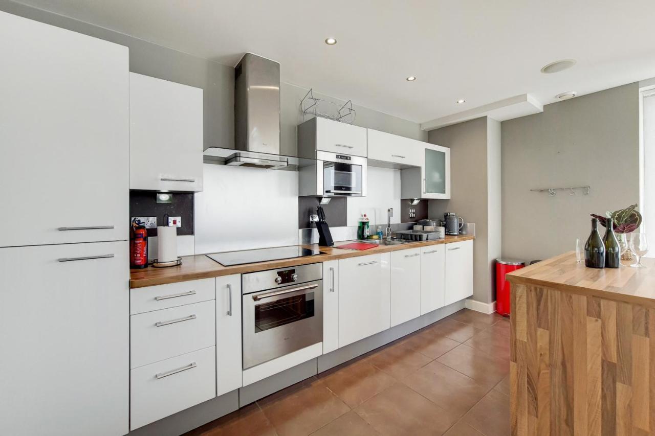 Deluxe Three Bedroom Apartment By London Excel Stays Buitenkant foto