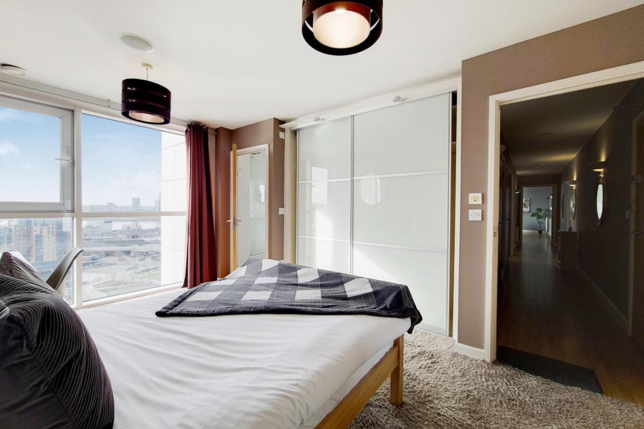 Deluxe Three Bedroom Apartment By London Excel Stays Buitenkant foto