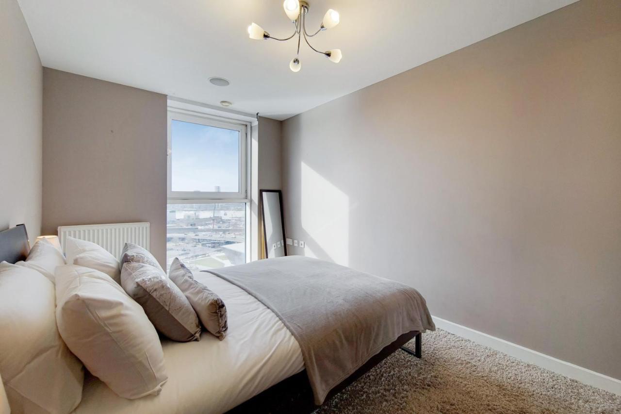 Deluxe Three Bedroom Apartment By London Excel Stays Buitenkant foto