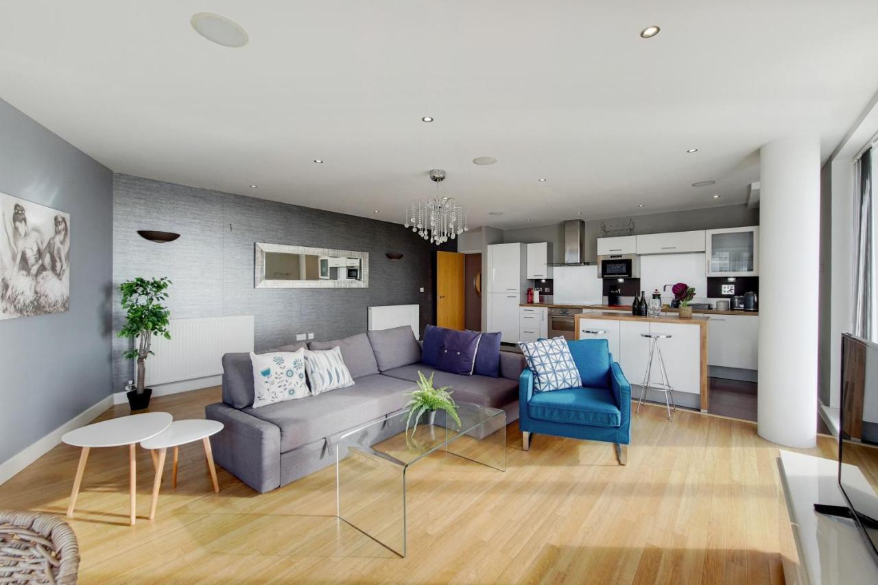 Deluxe Three Bedroom Apartment By London Excel Stays Buitenkant foto