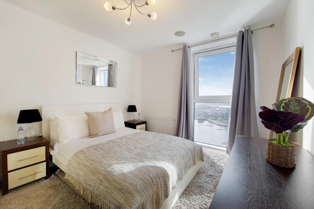 Deluxe Three Bedroom Apartment By London Excel Stays Buitenkant foto