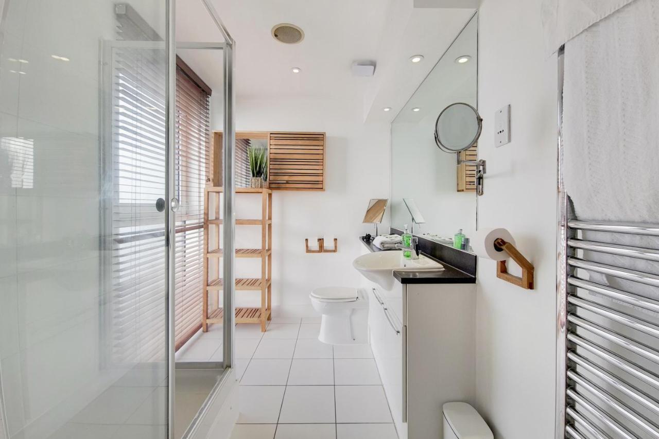 Deluxe Three Bedroom Apartment By London Excel Stays Buitenkant foto