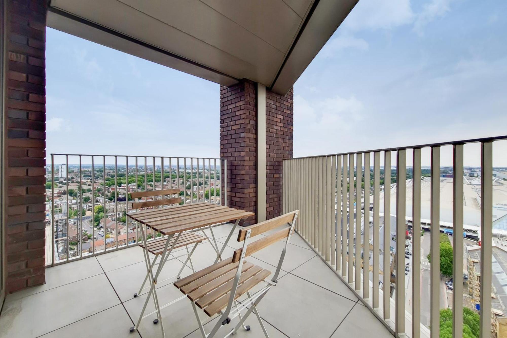 Deluxe Three Bedroom Apartment By London Excel Stays Buitenkant foto